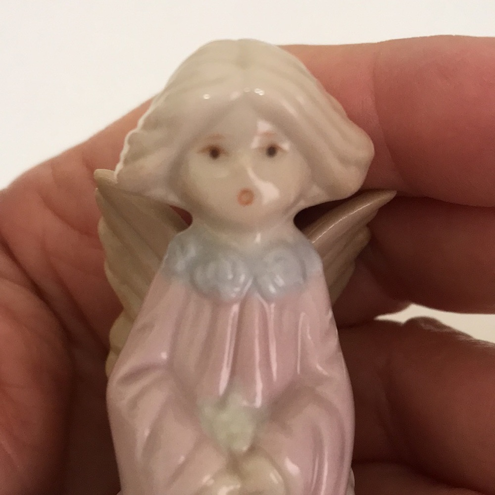 Russ Berrie and Co. Mini Porcelain ceramic angel figurine 3” H X 2” W - Picture 7 of 9